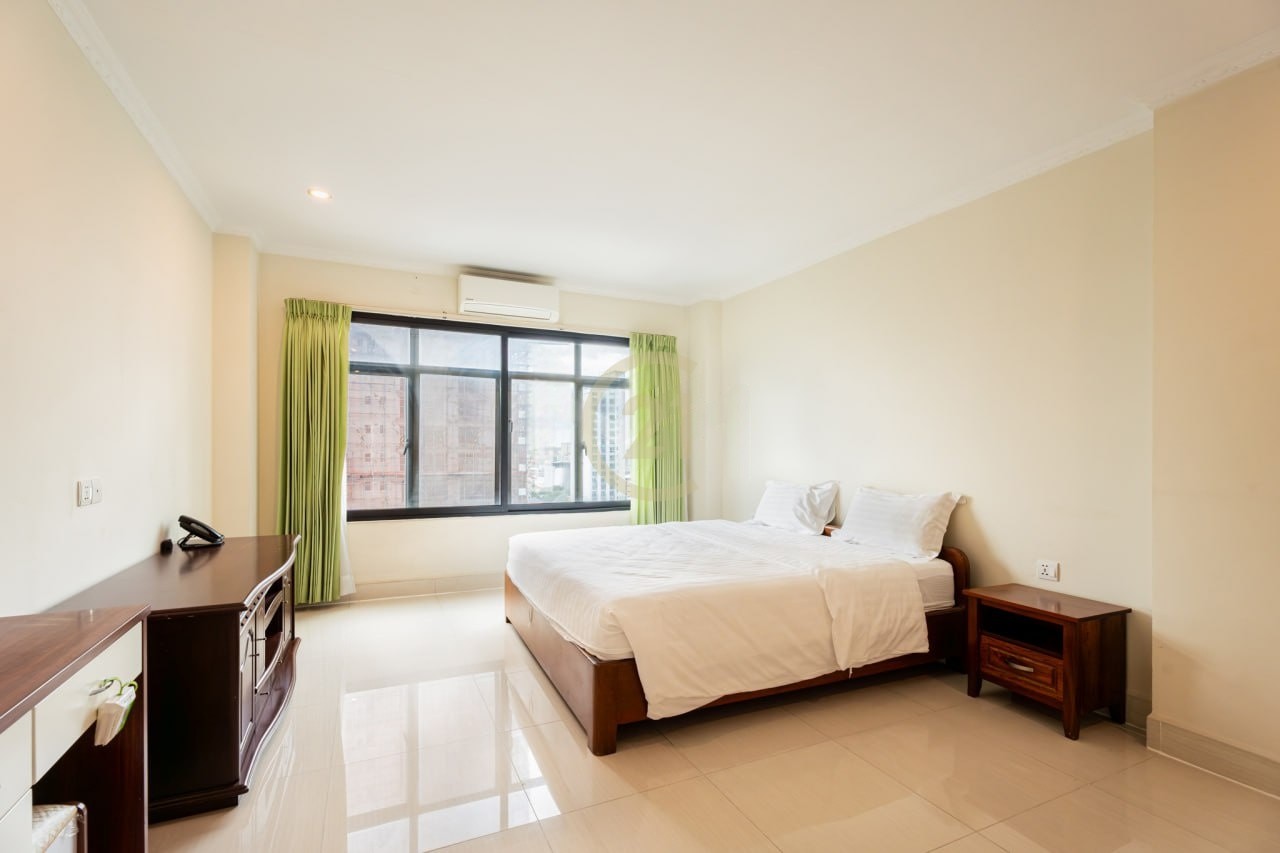 SPECIOUS 3 BEDROOM APARTMENT FOR RENT AT BKK1