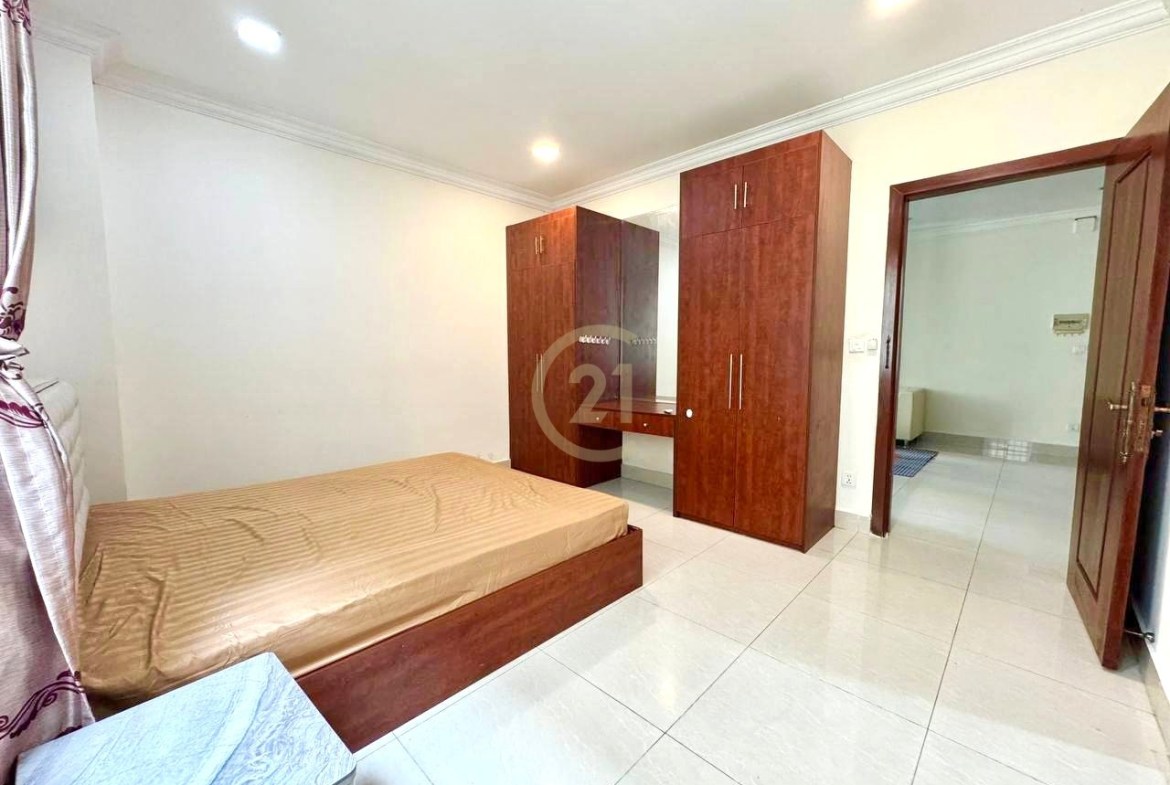 Spacious 1-Bedroom Apartment near Russian Market