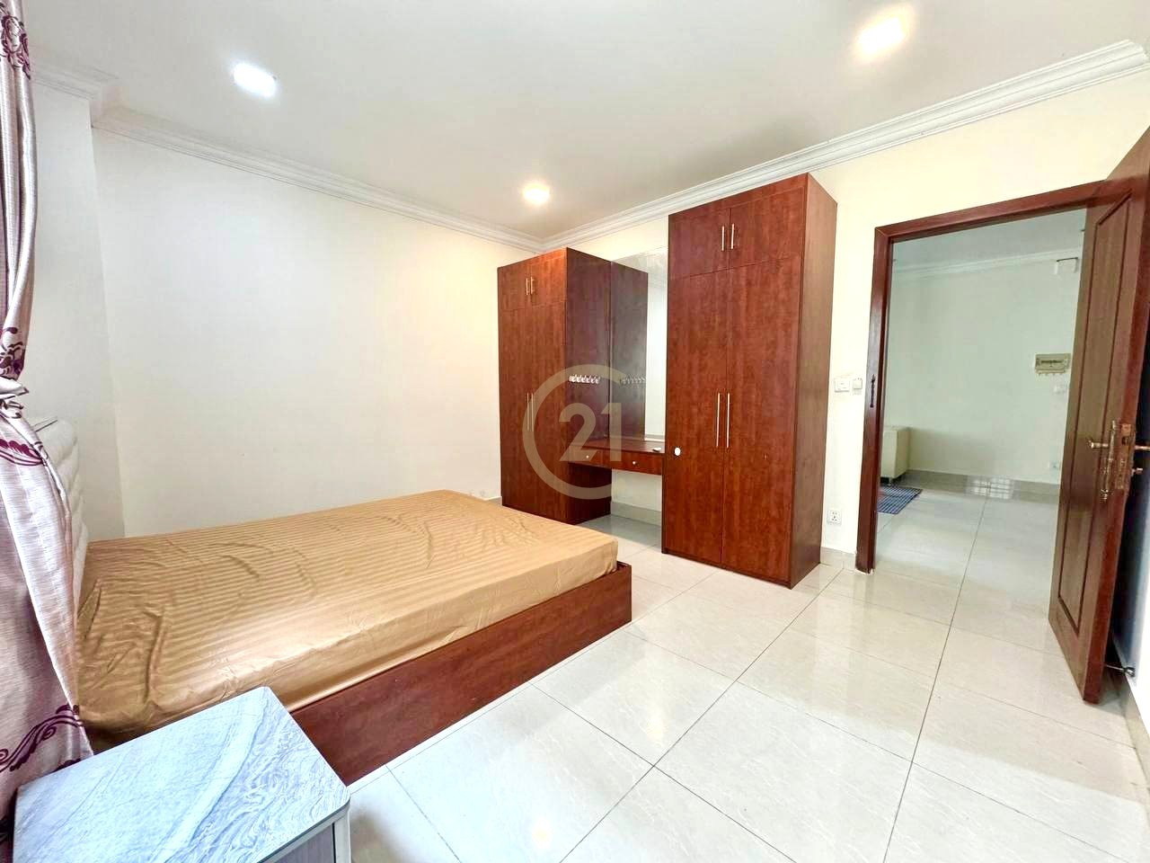 Spacious 1-Bedroom Apartment near Russian Market