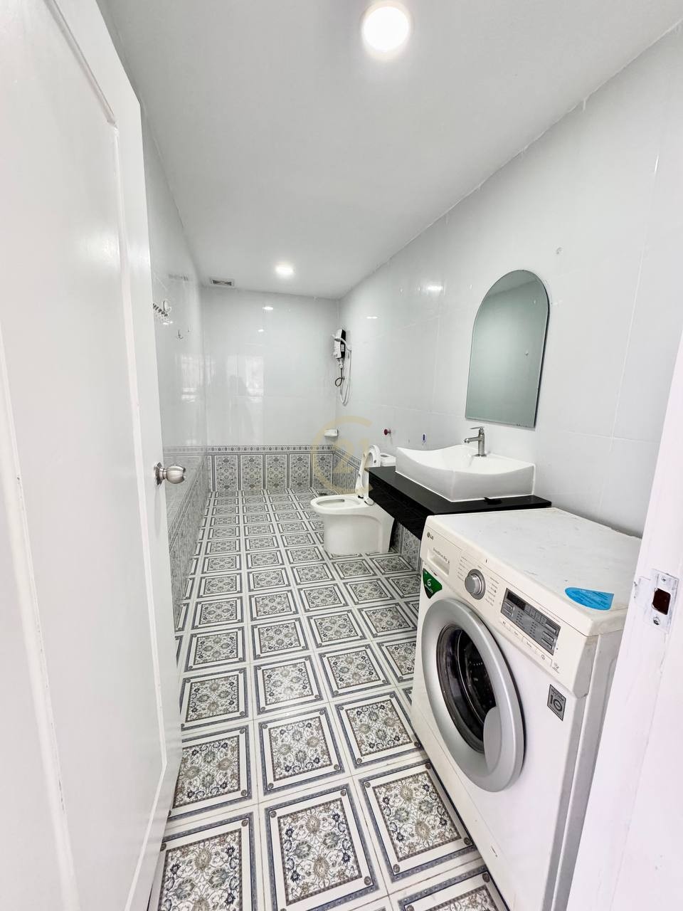 Cozy 1-Bedroom | Near Russain Market – Ready to Move In