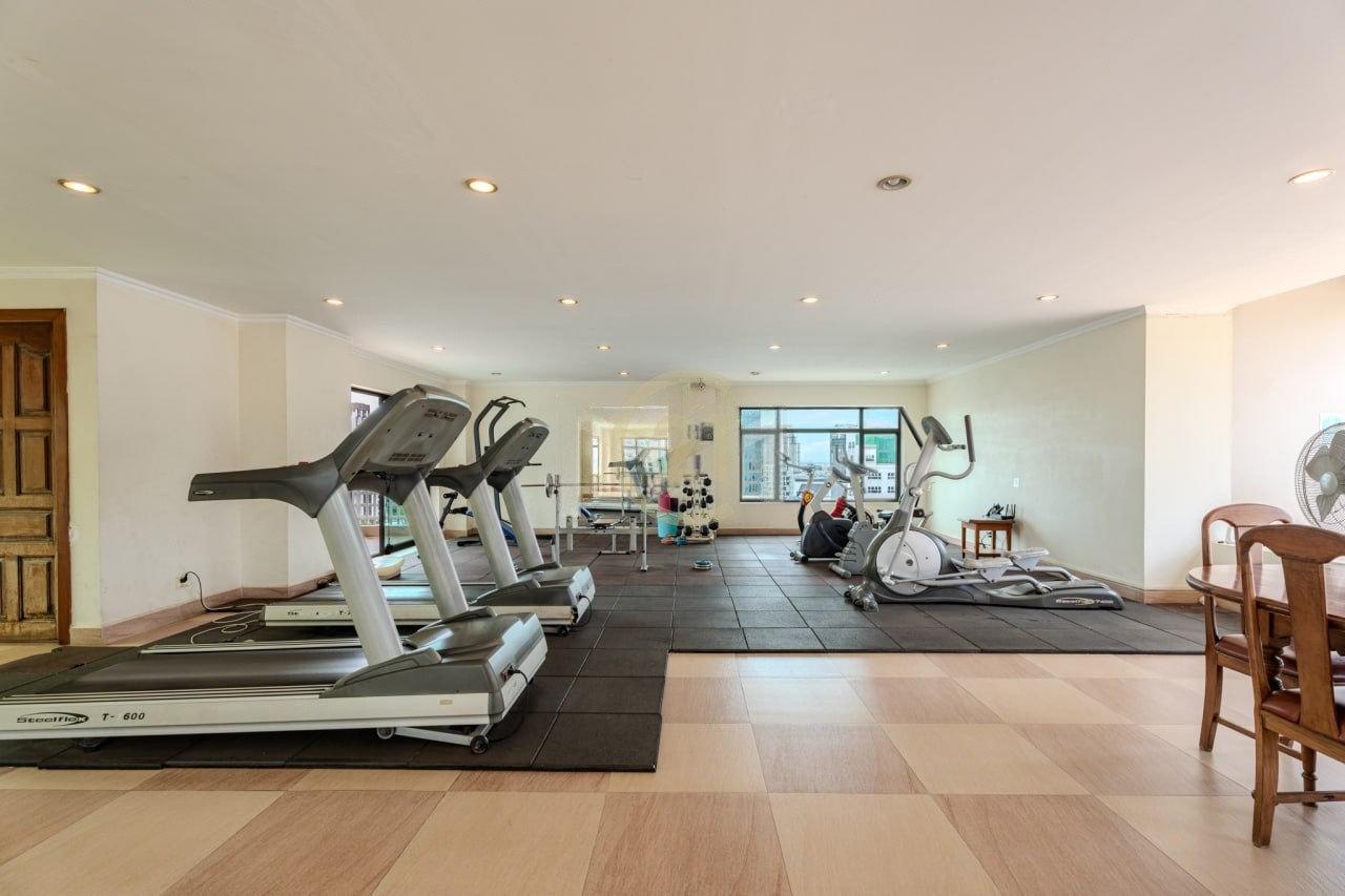 SPECIOUS 3 BEDROOM APARTMENT FOR RENT AT BKK1