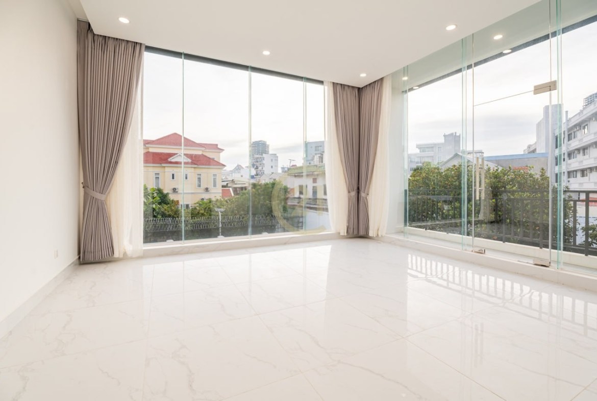 LUXURY SINGLE VILLA FOR RENT | TONLE BASSAC