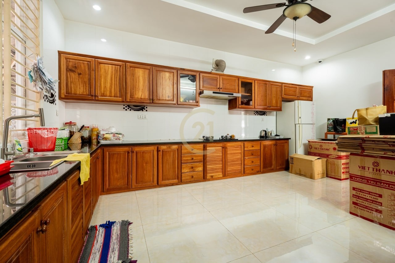 Spacious And Elegant Villa For Rent At Chroy Chongva