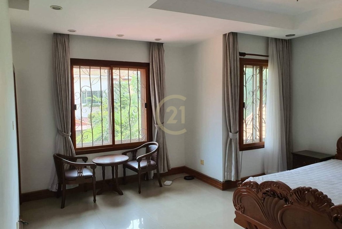 Specious Villa For Rent at Tonle Bassac