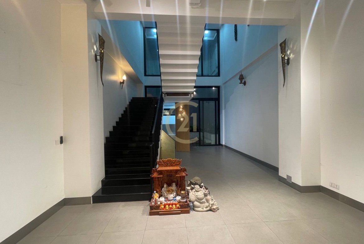 FOR RENT | Spacious Building In the Prime Area of BKK2