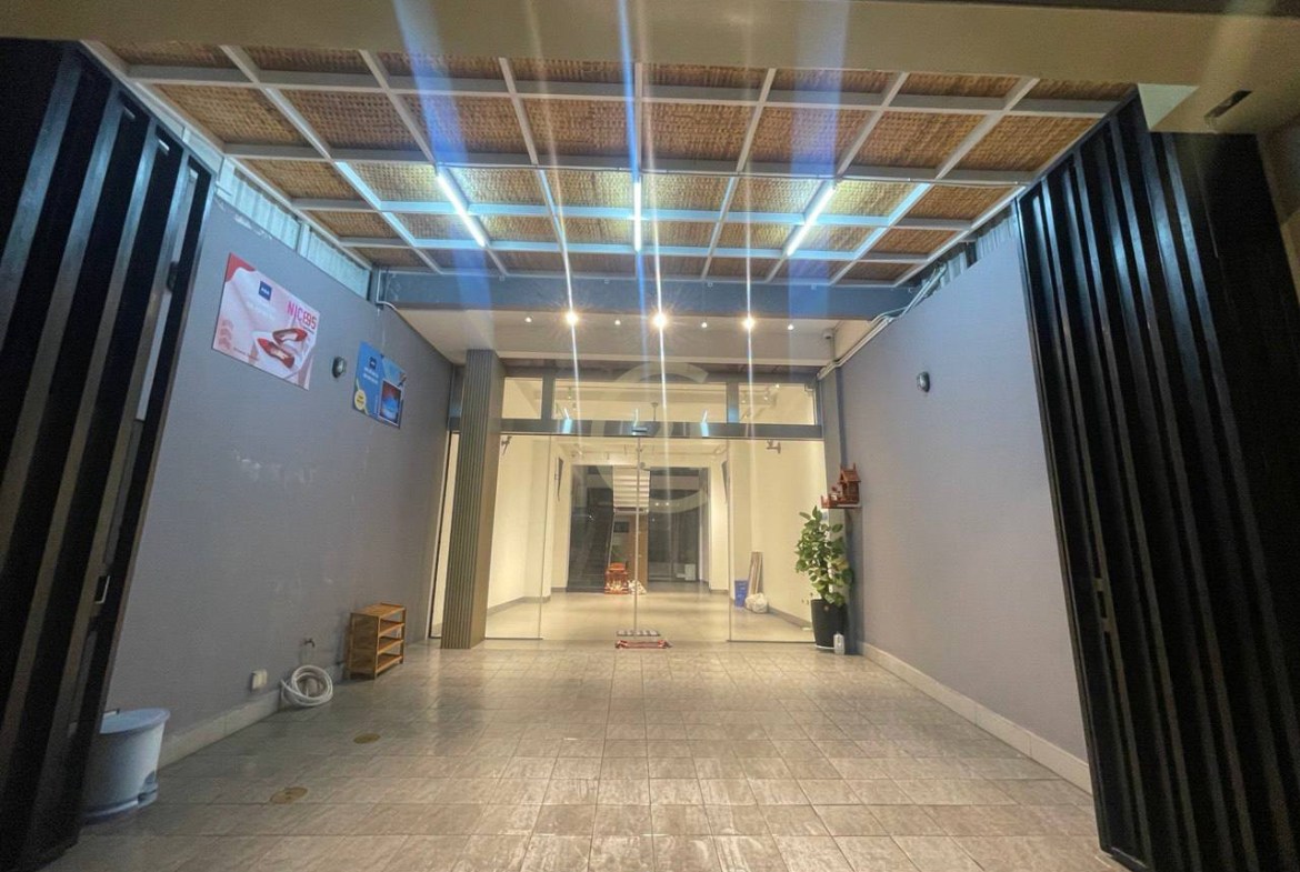 FOR RENT | Spacious Building In the Prime Area of BKK2