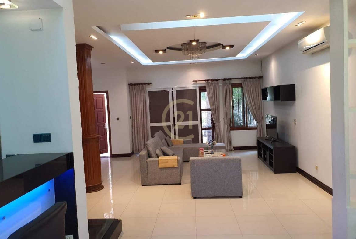 Specious Villa For Rent at Tonle Bassac