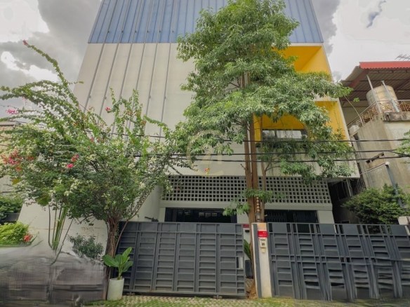Office&Shophouse For Rent At BKK2