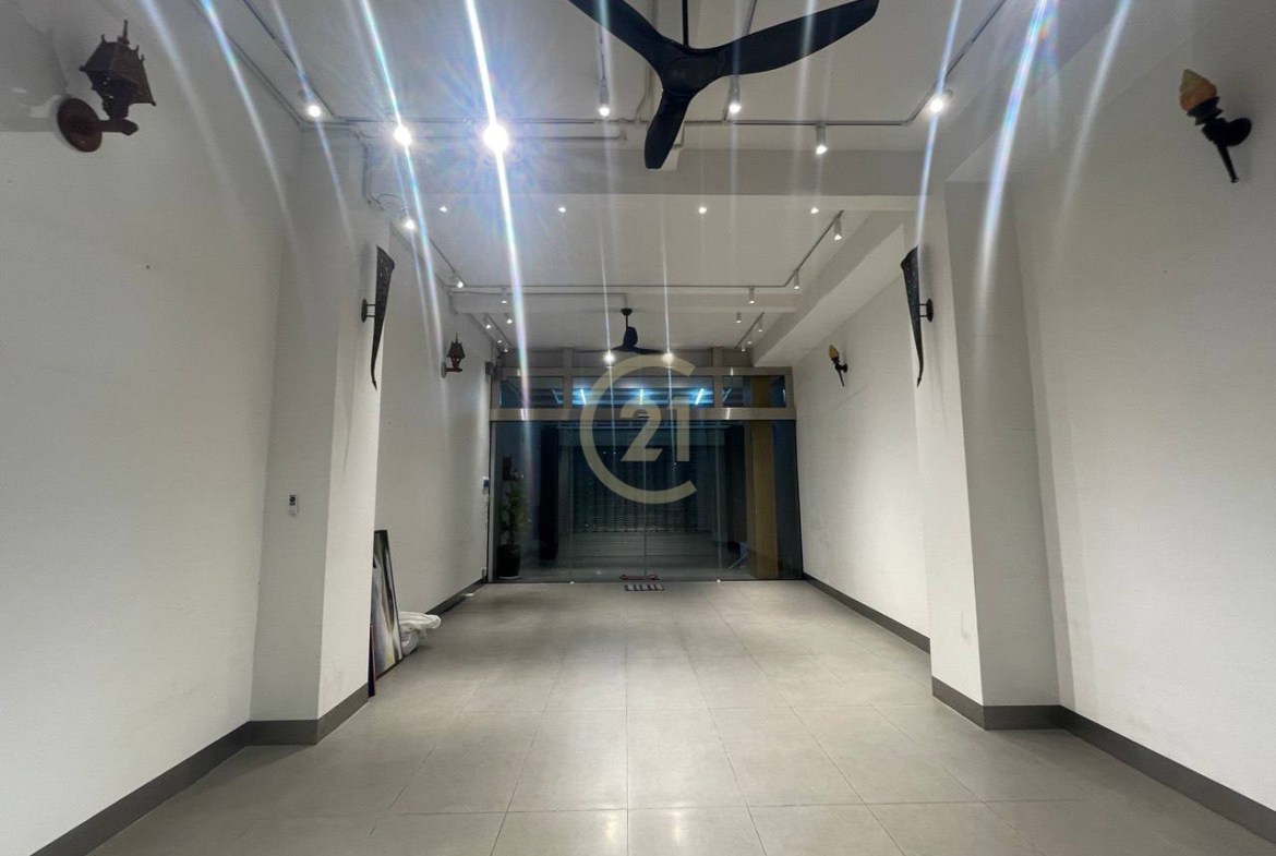 FOR RENT | Spacious Building In the Prime Area of BKK2