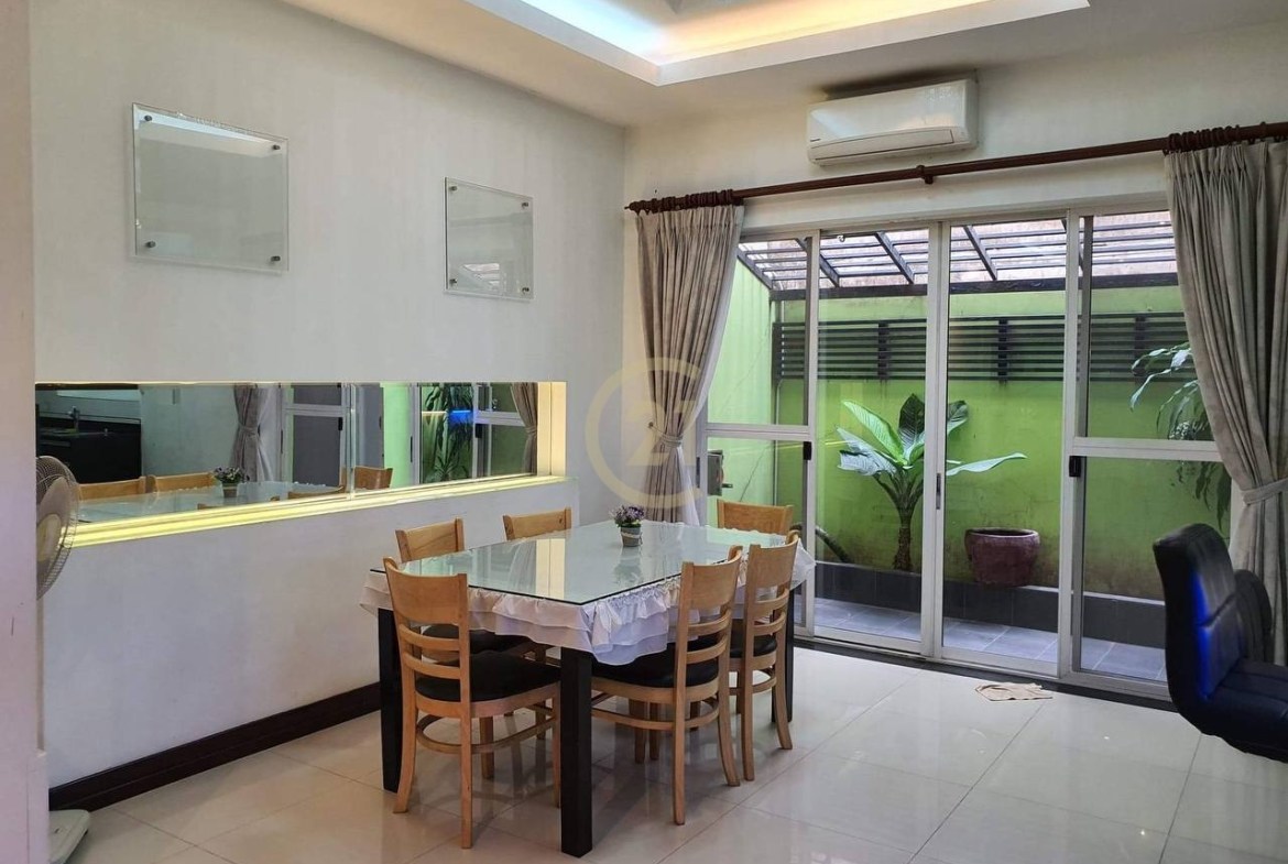 Specious Villa For Rent at Tonle Bassac