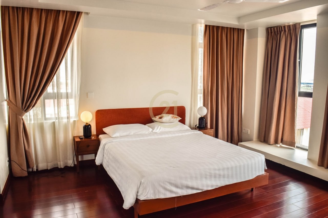 photo_1_2025-10-09_11-16-42 Daun Penh | Spacious 3-Bedroom Serviced Apartment for Rent