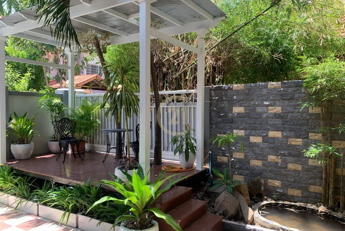 Specious Villa For Rent at Tonle Bassac
