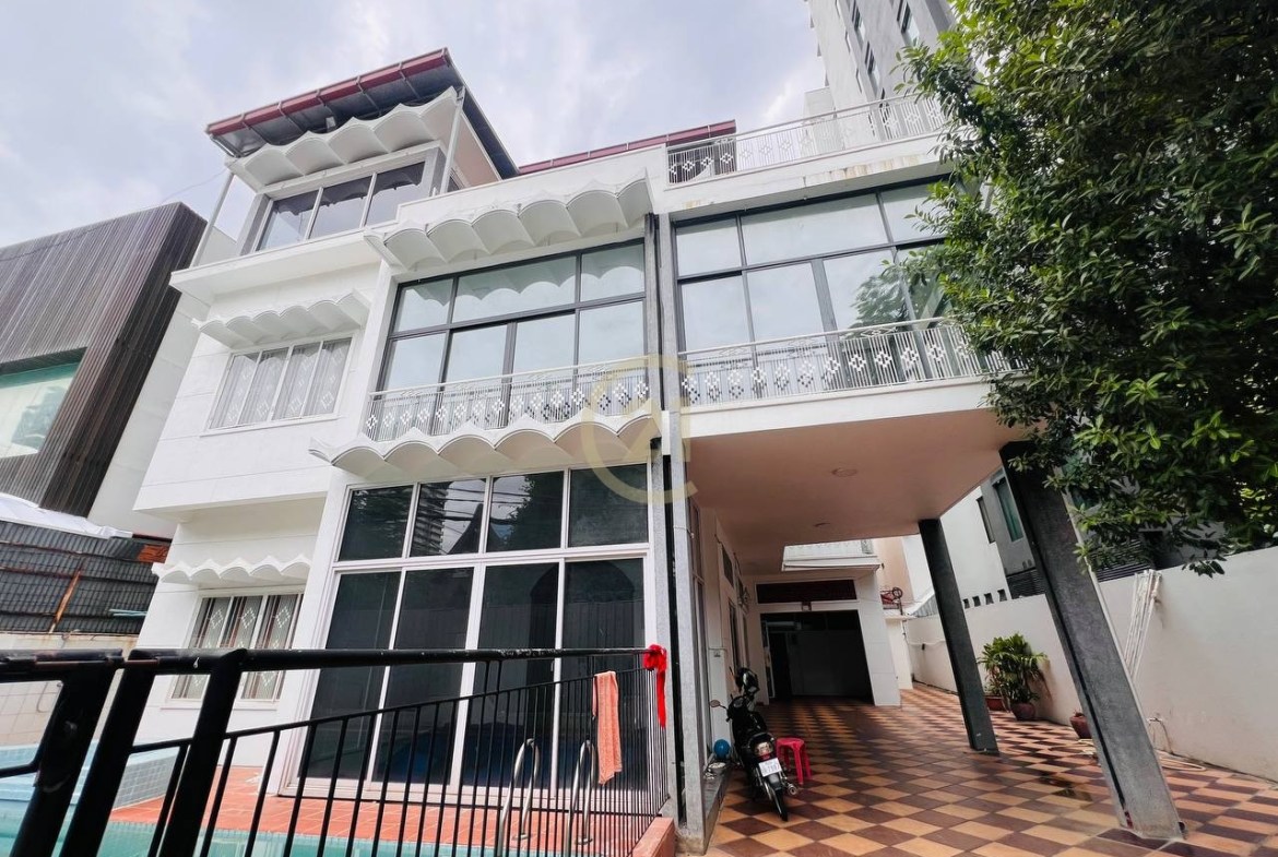 Luxury Villa For Rent At BKK1