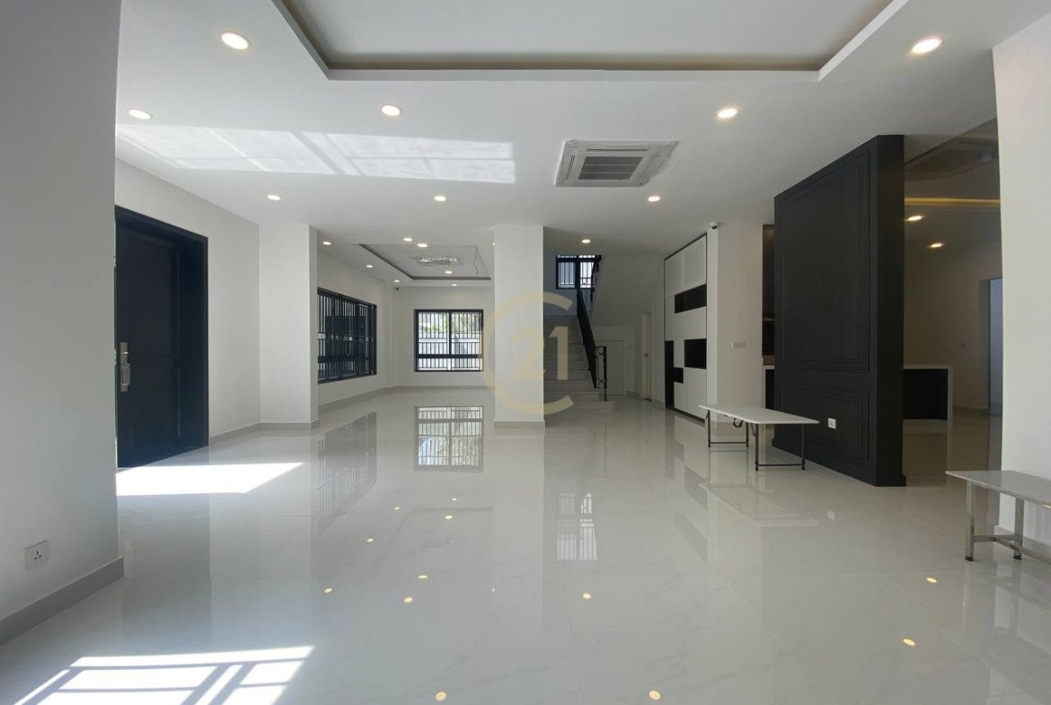 Villa For Sale At Chip Mong 60m