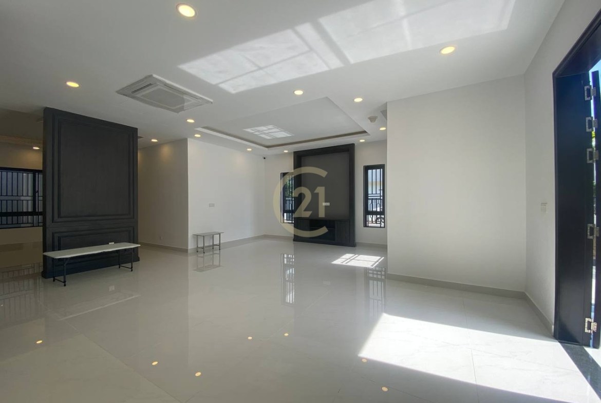 Villa For Sale At Chip Mong 60m