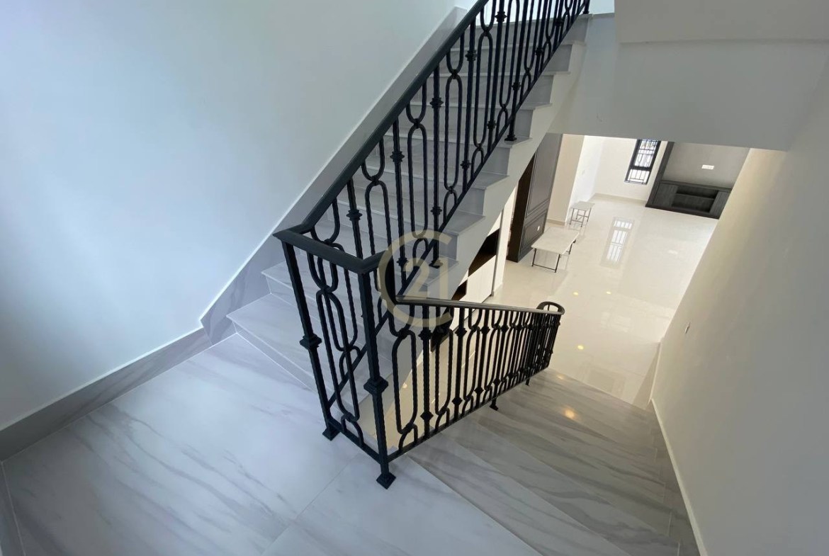 Villa For Sale At Chip Mong 60m