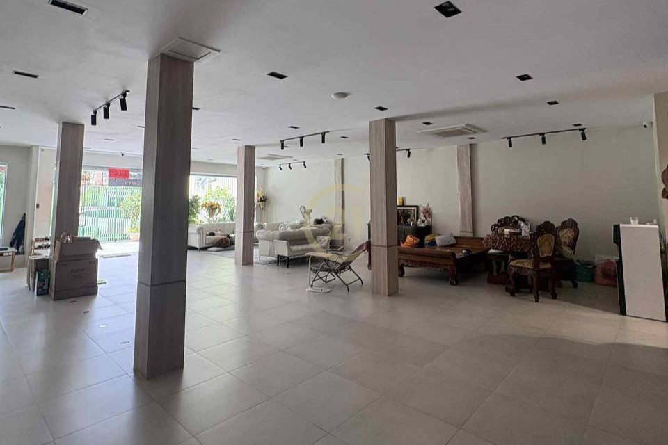 Shophouse for Rent in BKK2 | Prime Location For Business