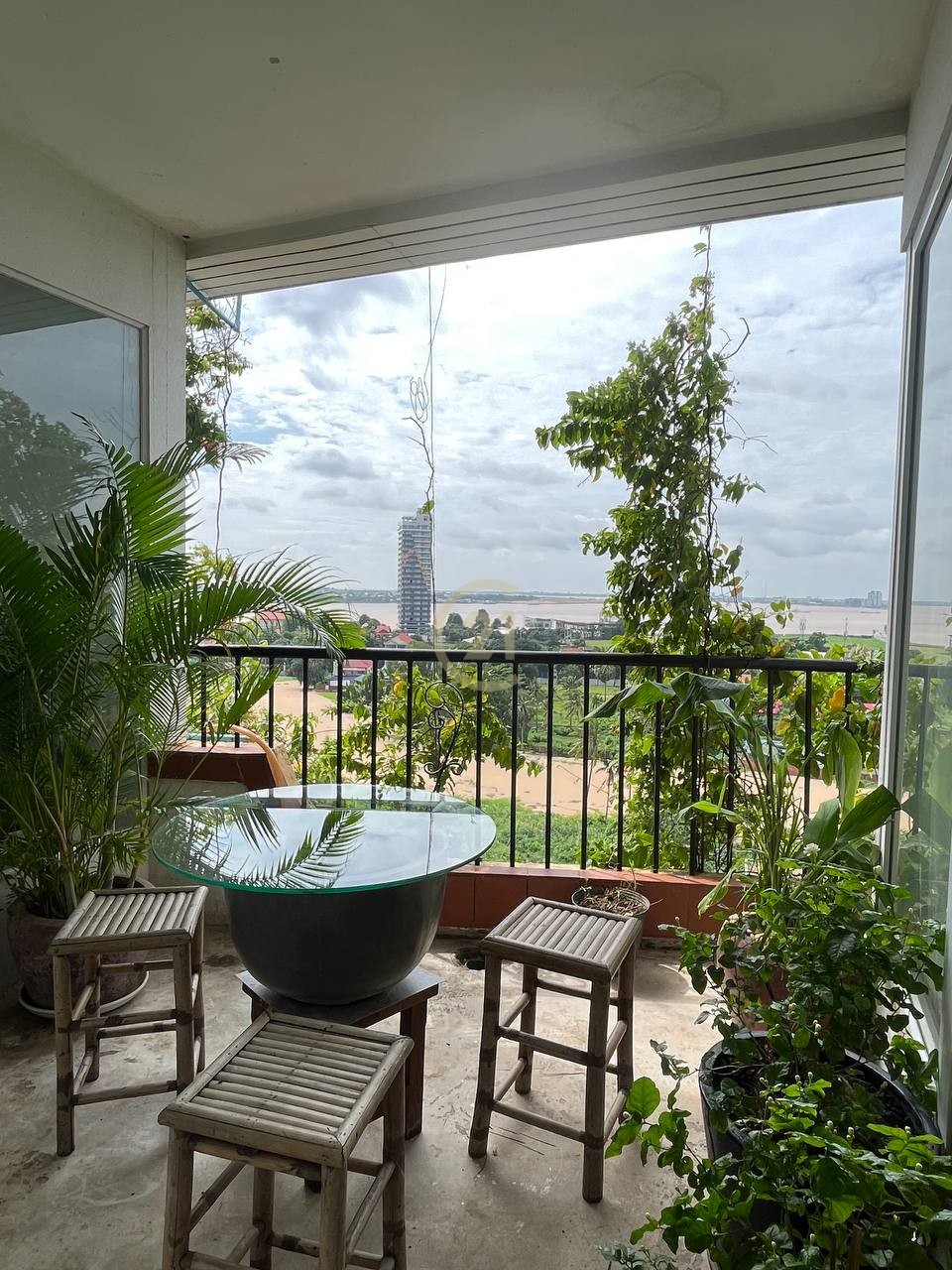 ELEGANT PENTHOUSE FOR RENT-RIVERSIDE
