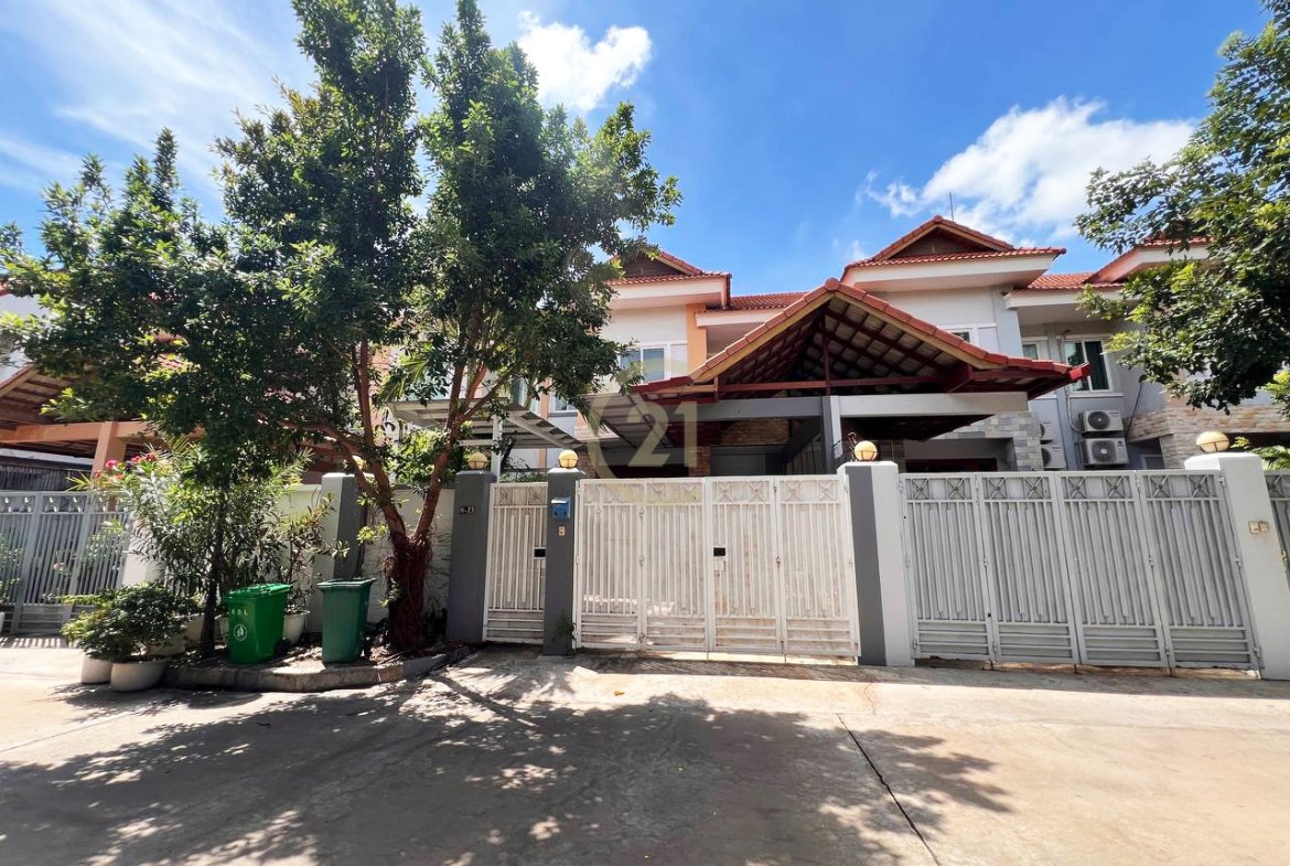 Specious Villa For Rent at Tonle Bassac