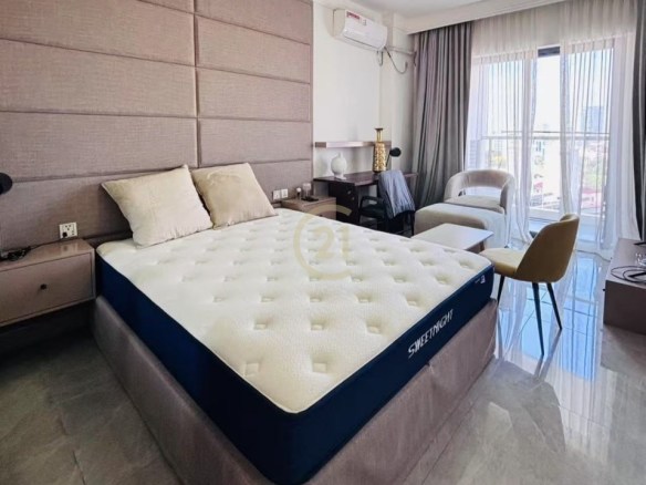 Mordern-Studio Room Available Now at Riverside
