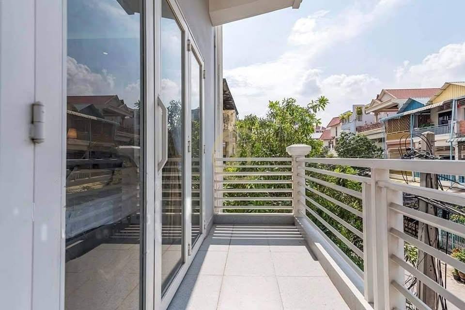 Luxury 1-Bedroom For Rent At Toul Tumpung