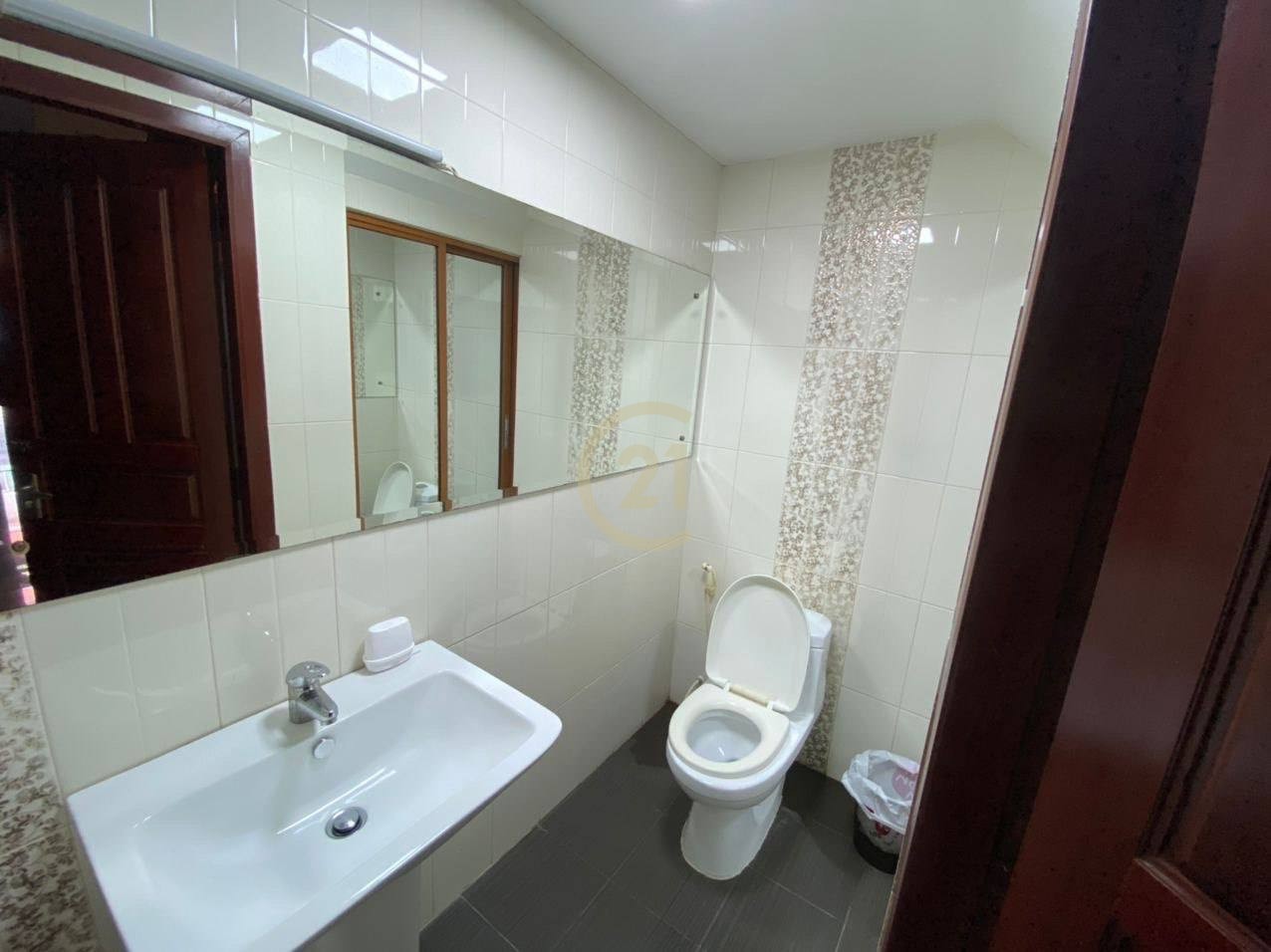 Specious Villa For Rent at Tonle Bassac