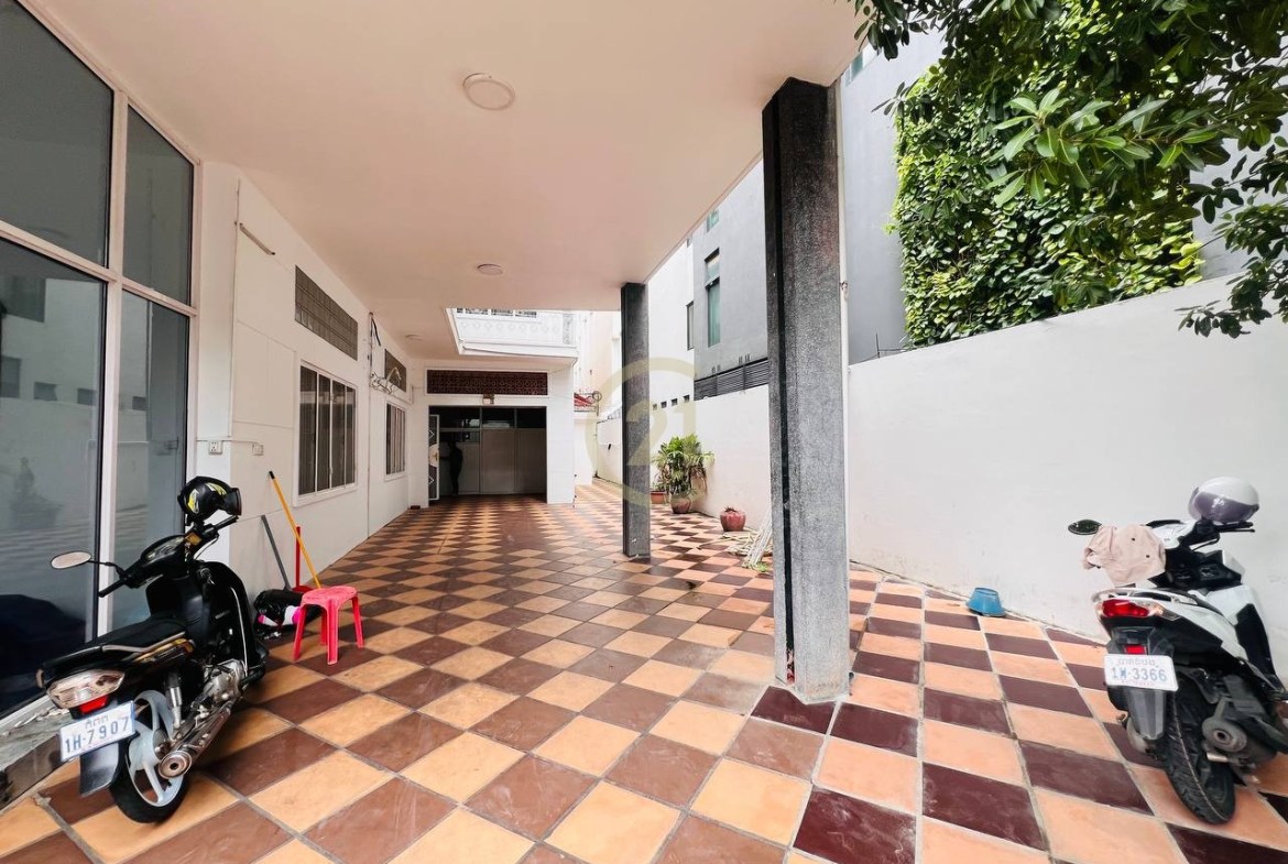 Luxury Villa For Rent At BKK1