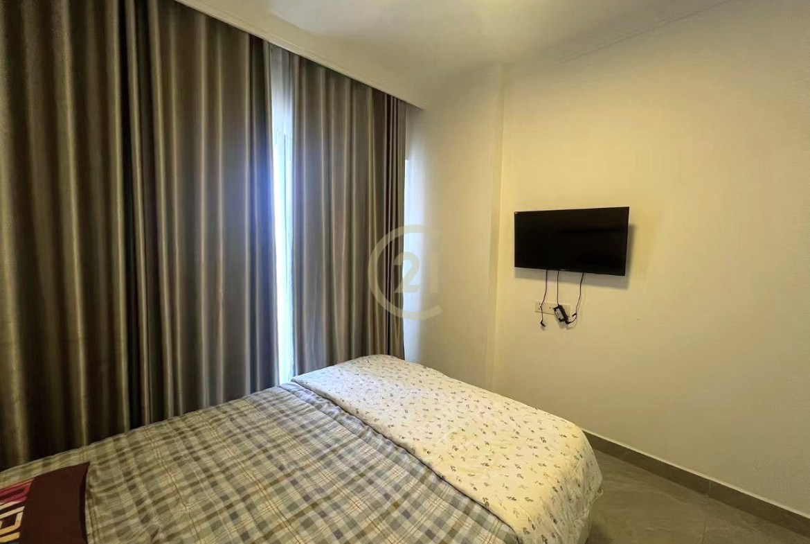 Available Stduio room at Riverside
