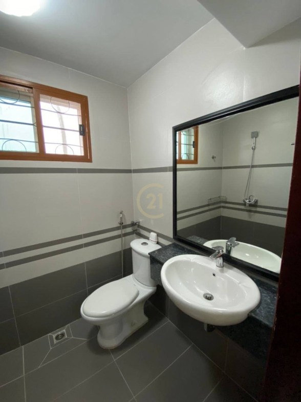 Specious Villa For Rent at Tonle Bassac