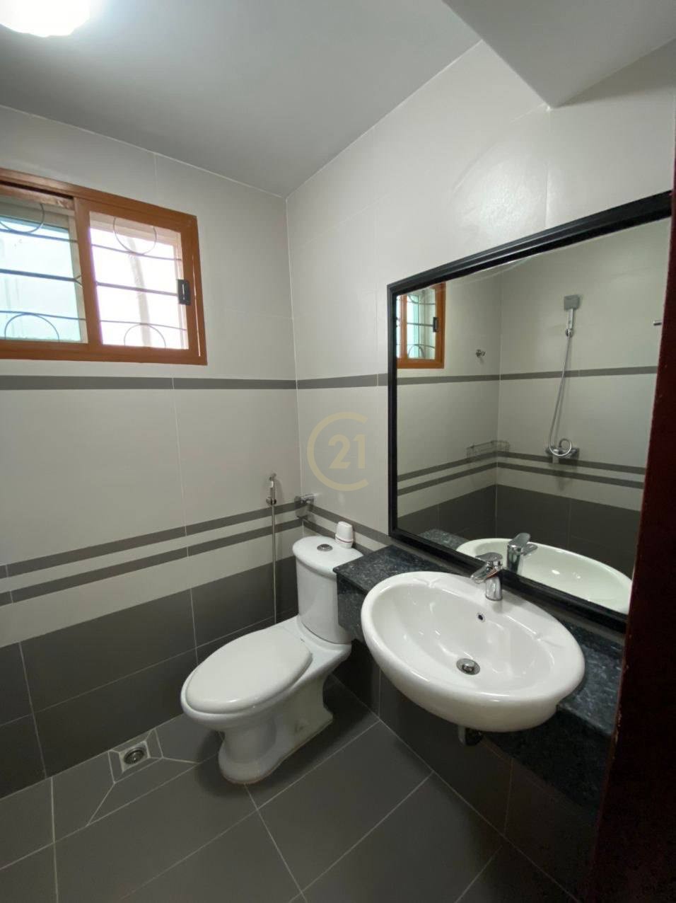 Specious Villa For Rent at Tonle Bassac