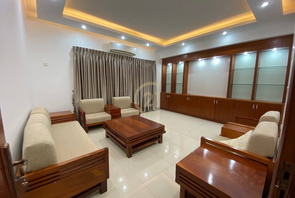 Elegant Single Villa For Rent in Tonle Bassac