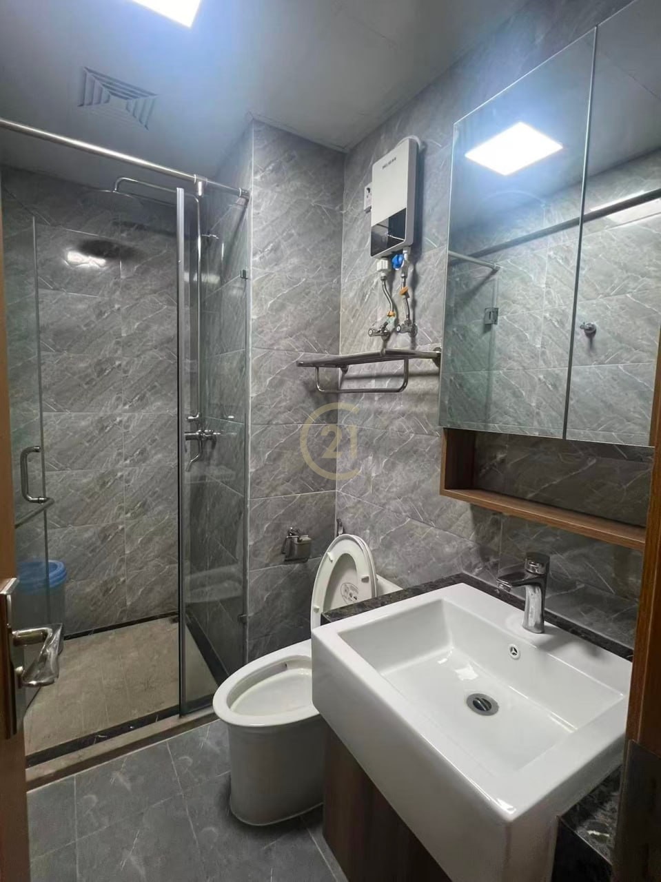 Available Stduio room at Riverside