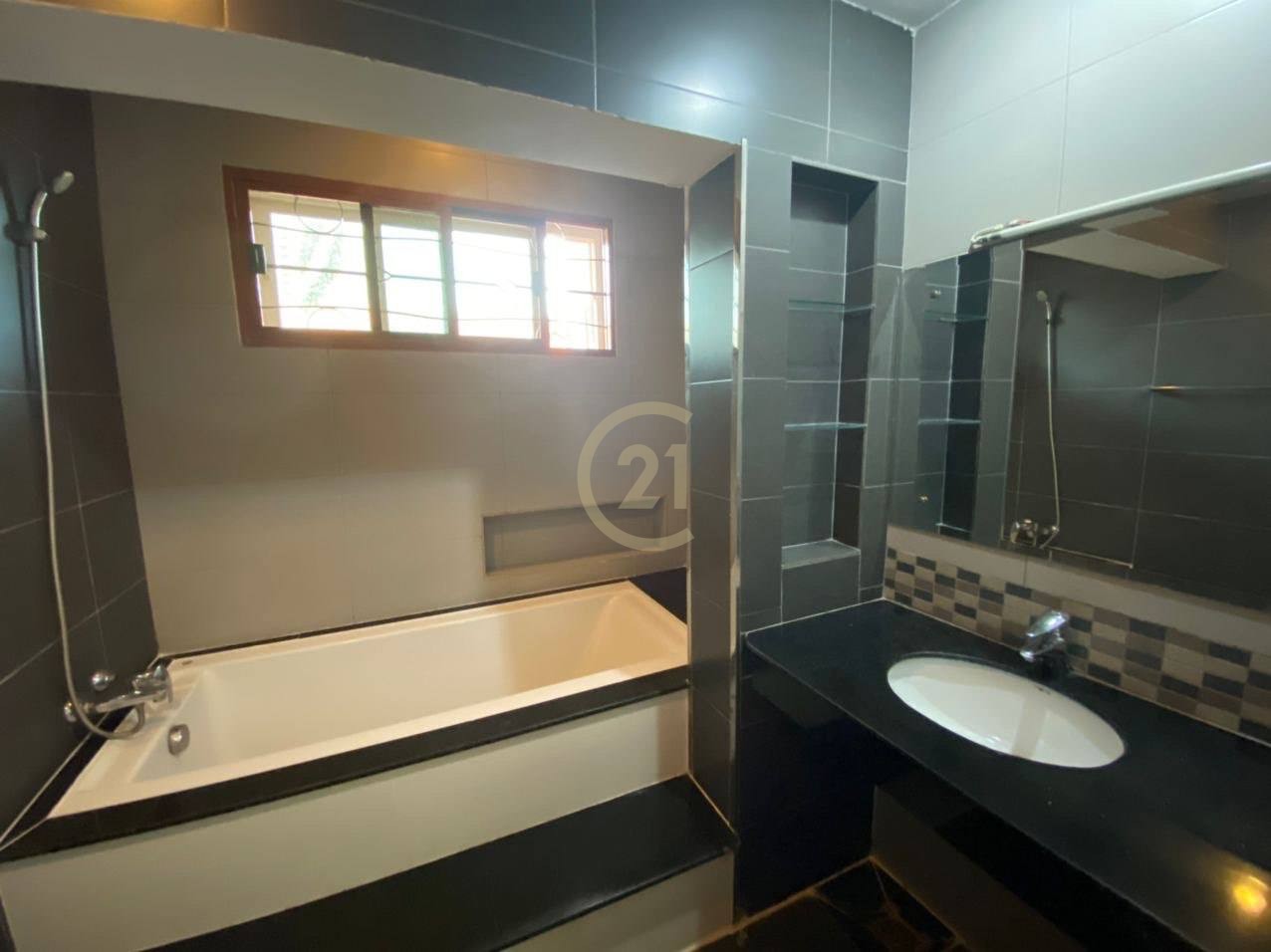 Specious Villa For Rent at Tonle Bassac