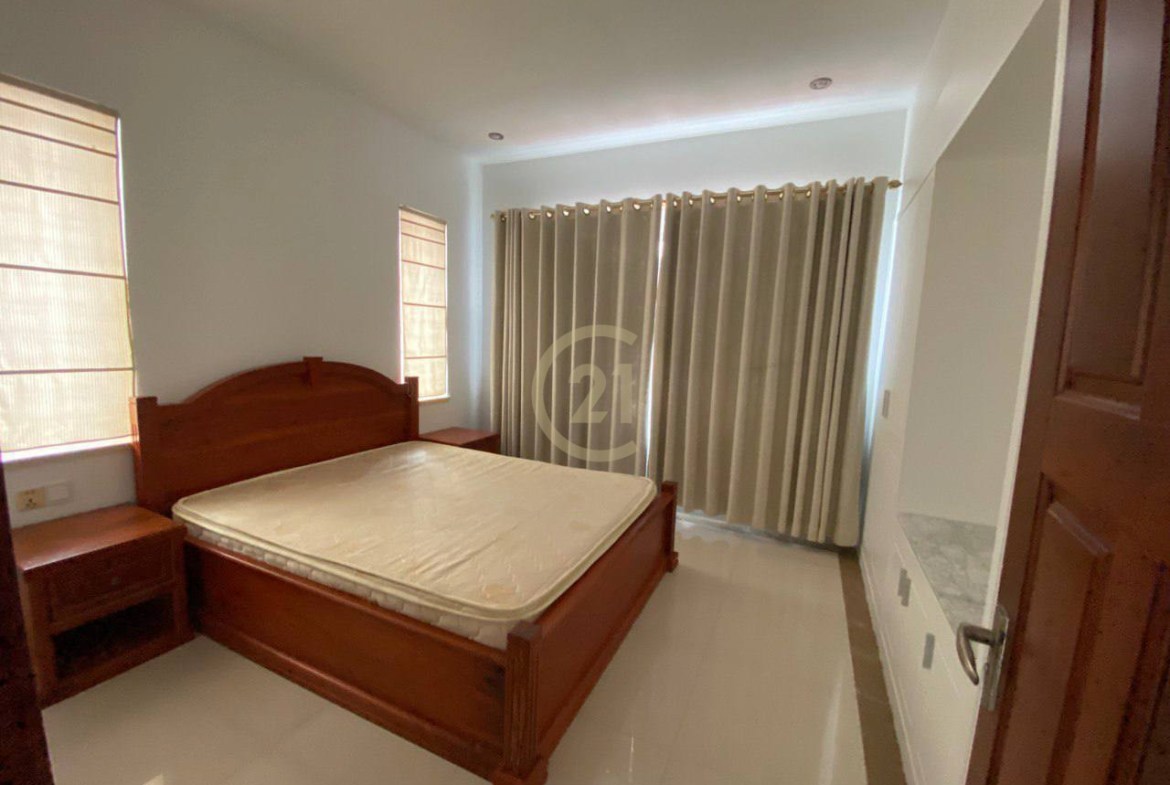Elegant Single Villa For Rent in Tonle Bassac