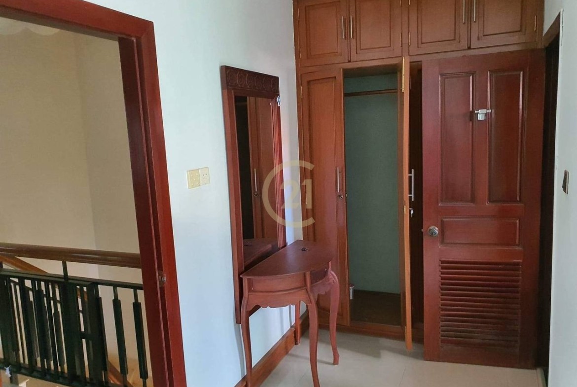 Specious Villa For Rent at Tonle Bassac