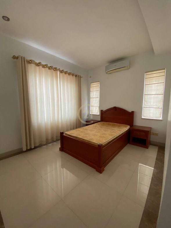 Elegant Single Villa For Rent in Tonle Bassac