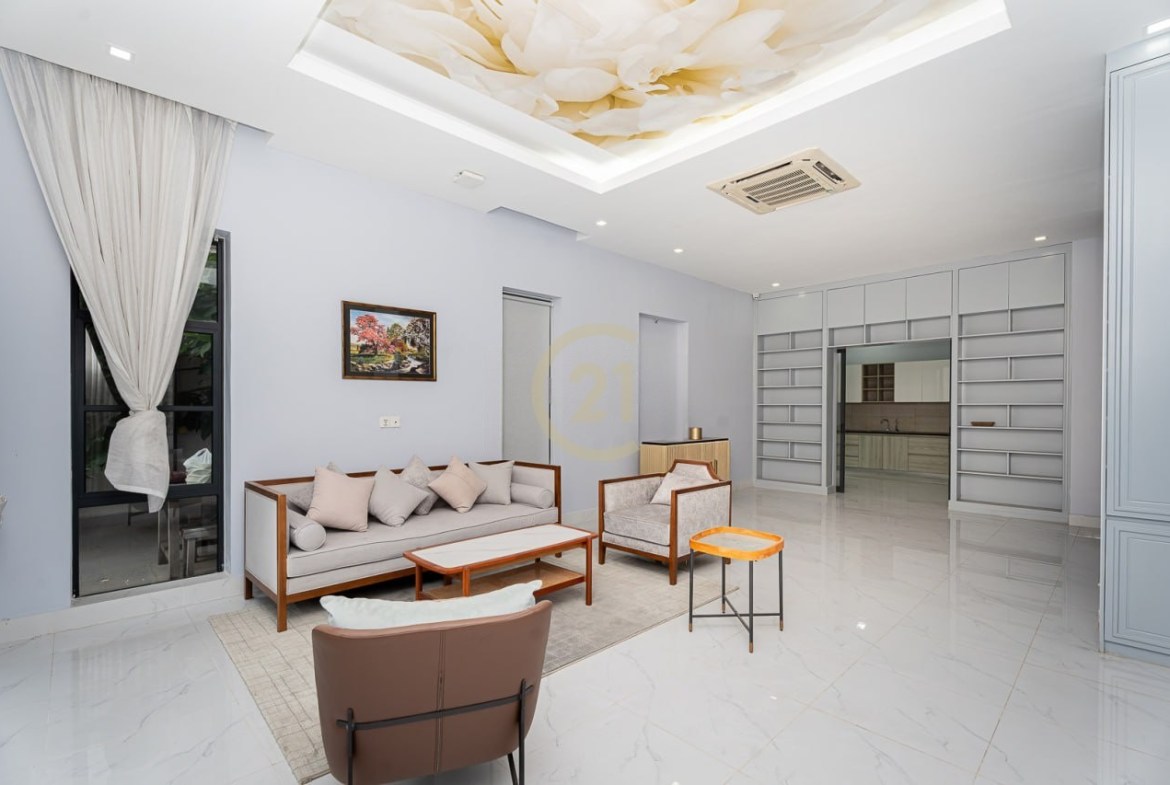 Luxury Single Villa 6 Bedroom For Rent at Chak Angrae Leu