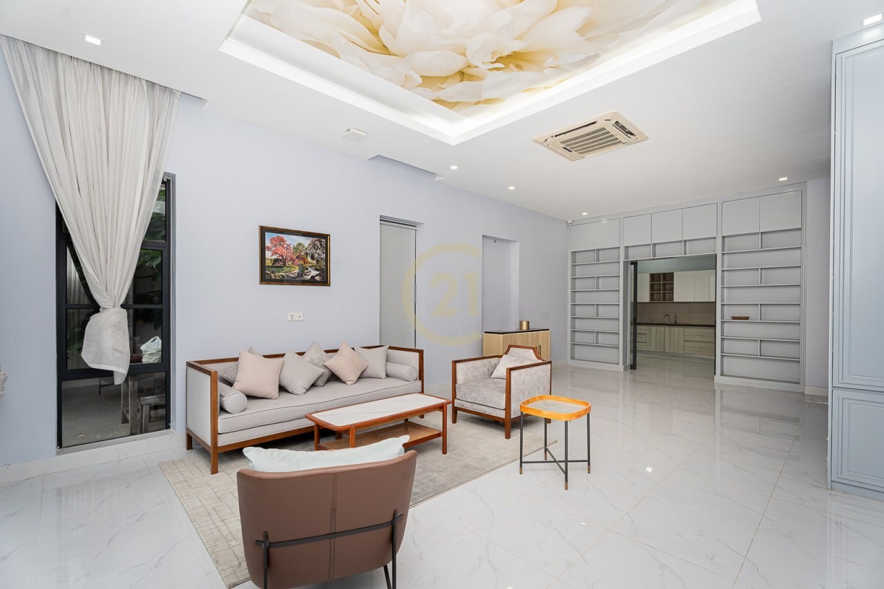 Luxury Single Villa 6 Bedroom For Rent at Chak Angrae Leu