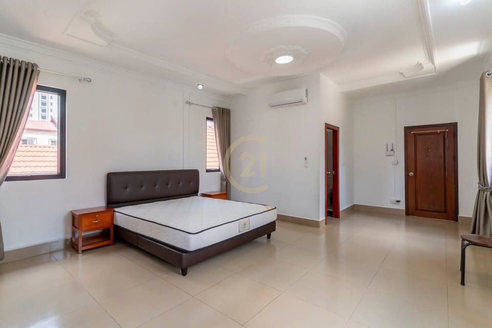 WESTERN THREE BEDROOM FOR RENT-DAUN PENH