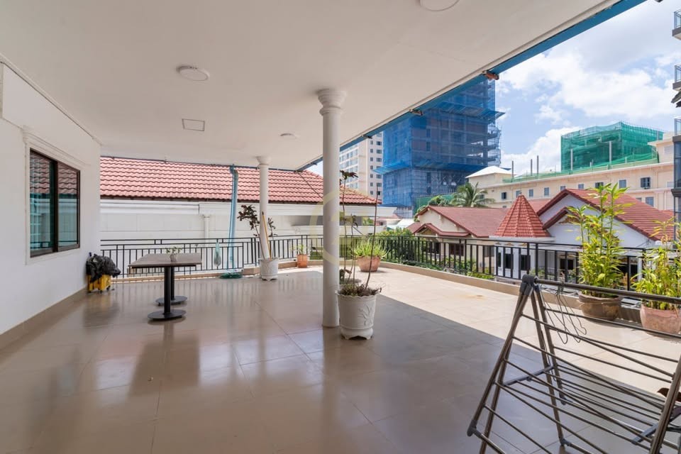 WESTERN THREE BEDROOM FOR RENT-DAUN PENH