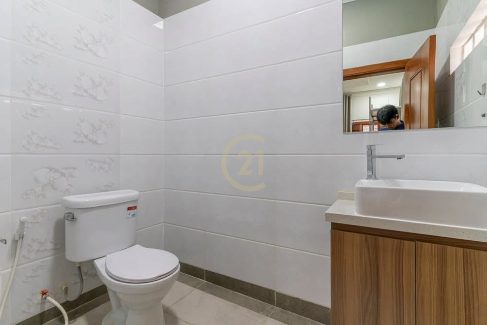 WESTERN THREE BEDROOM FOR RENT-DAUN PENH