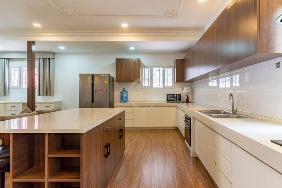 WESTERN THREE BEDROOM FOR RENT-DAUN PENH