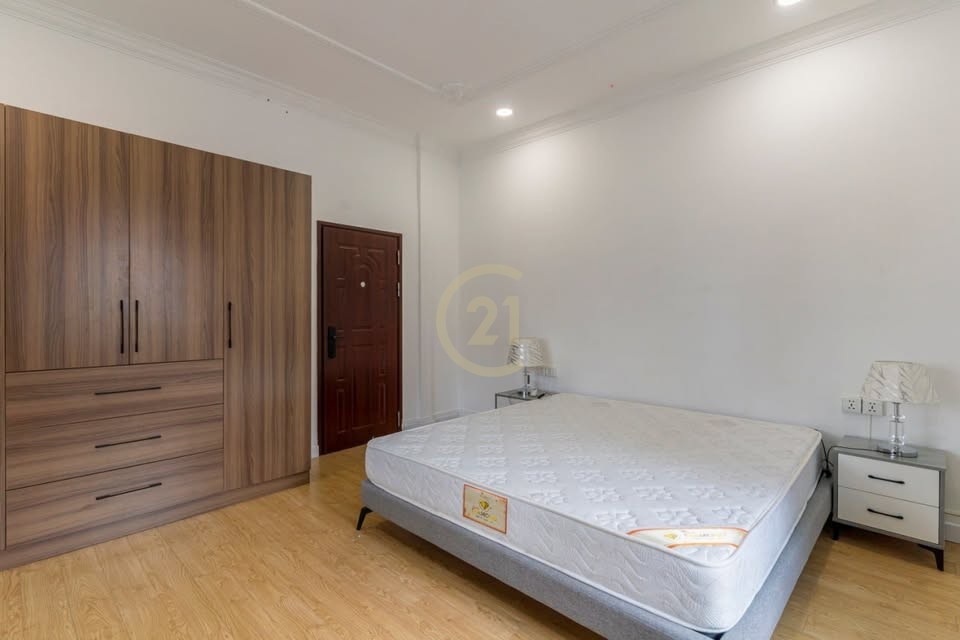 WESTERN THREE BEDROOM FOR RENT-DAUN PENH
