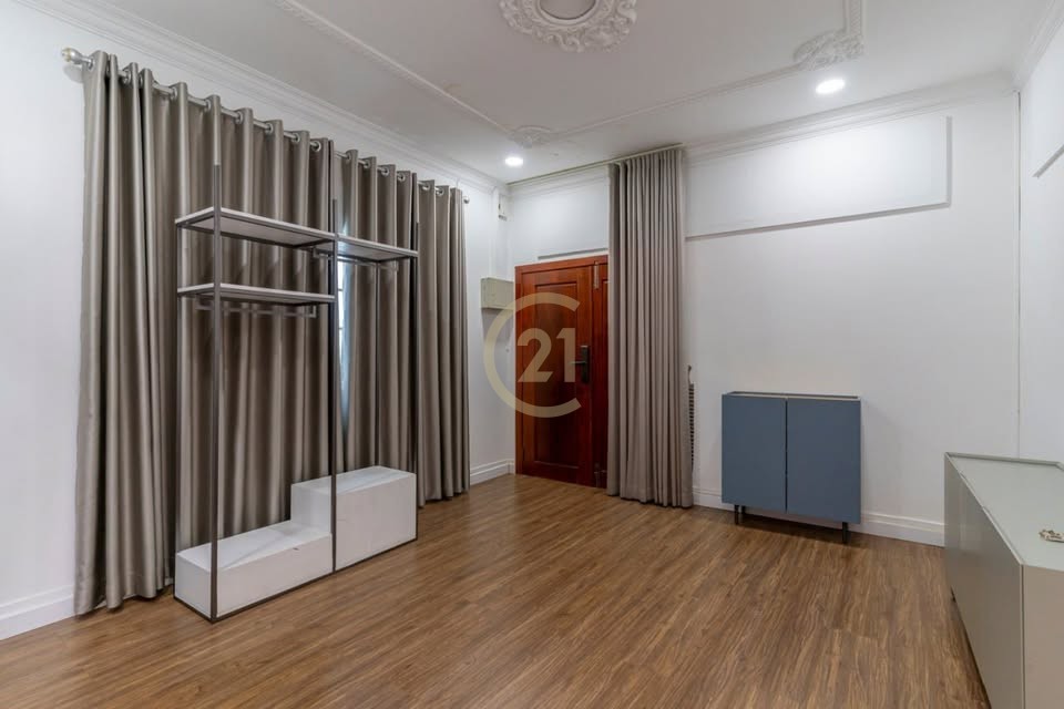 WESTERN THREE BEDROOM FOR RENT-DAUN PENH