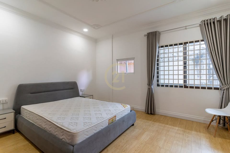 WESTERN THREE BEDROOM FOR RENT-DAUN PENH