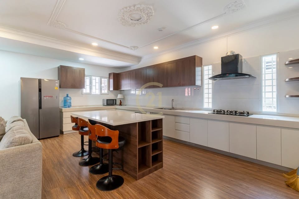 WESTERN THREE BEDROOM FOR RENT-DAUN PENH