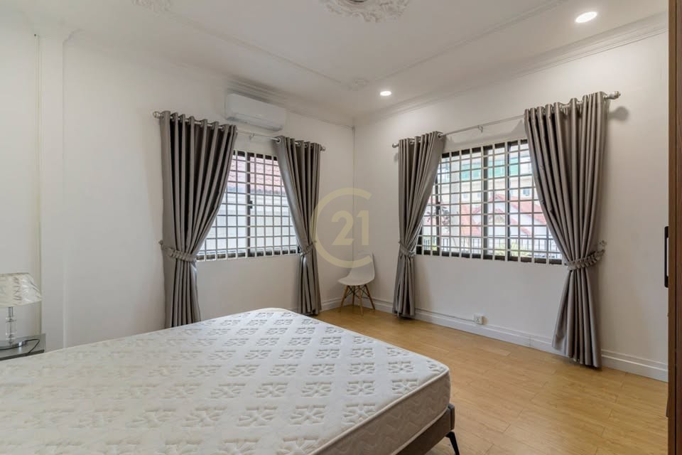 WESTERN THREE BEDROOM FOR RENT-DAUN PENH