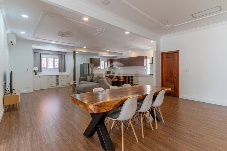 WESTERN THREE BEDROOM FOR RENT-DAUN PENH