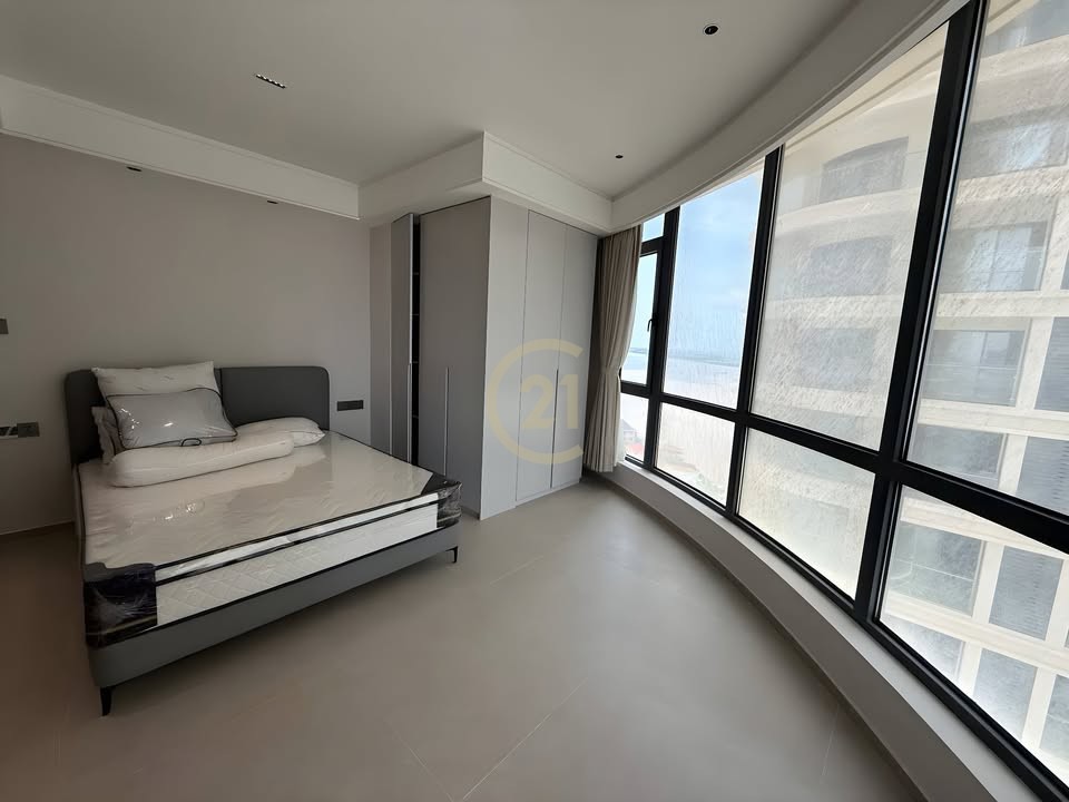 COZY TWO BEDROOM FOR RENT-RIVER VIEW