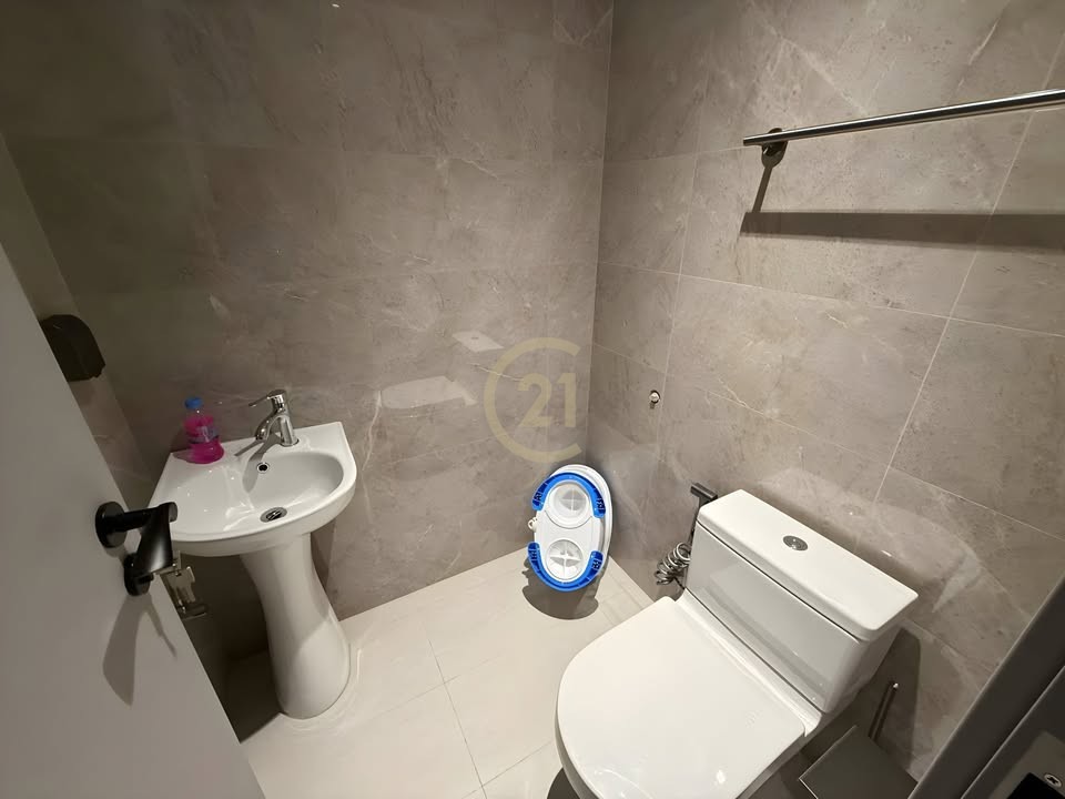 COZY TWO BEDROOM FOR RENT-RIVER VIEW